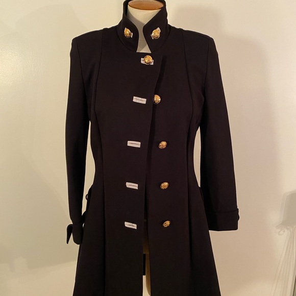 Black Trench Coat with Tailored Fit and Notched Lapels - Picture 5 of 5